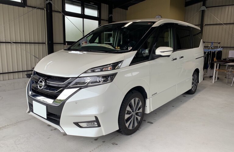 【ミニバン】車内の子どもによるお菓子の食べかすをどうにかしたい！｜軽井沢でカーコーティングならCar Refreshティアラ